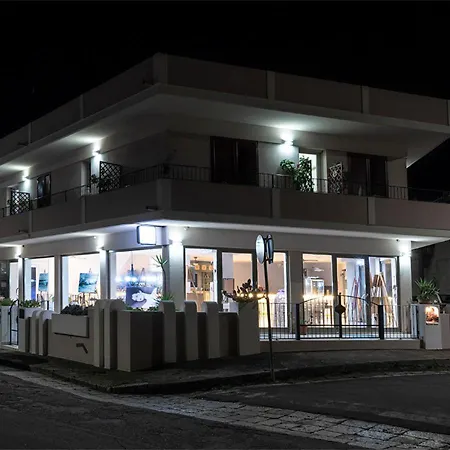 Adua Art فندق مبيت وإفطار كاسترينيانو دل كابو